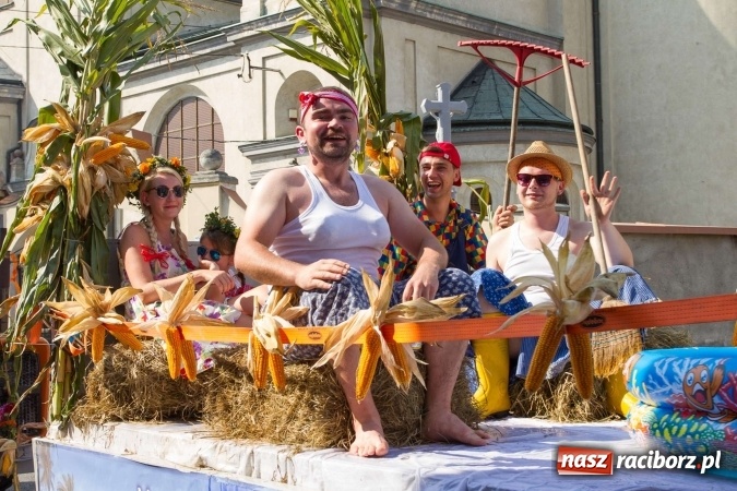 Zdjęcie w galerii na portalu naszraciborz.pl: Dożynki 2016. W Krzanowicach nie odpuścili i dożynki zrobili. W kolorowym korowodzie piękne dziewczęta i drogie maszyny wiadomości z regionu