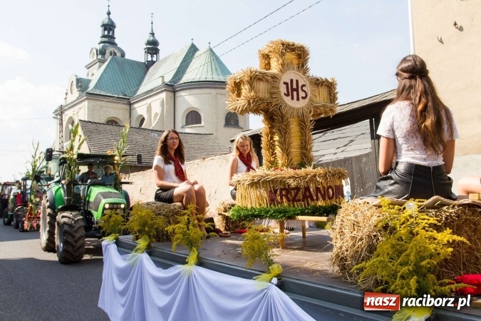 Zdjęcie w galerii na portalu naszraciborz.pl: Dożynki 2016. W Krzanowicach nie odpuścili i dożynki zrobili. W kolorowym korowodzie piękne dziewczęta i drogie maszyny wiadomości z regionu