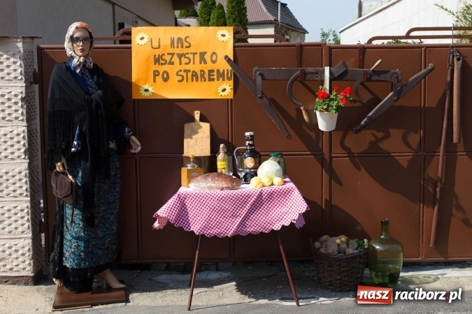 Zdjęcie w galerii na portalu naszraciborz.pl: Dożynki 2016. W Krzanowicach nie odpuścili i dożynki zrobili. W kolorowym korowodzie piękne dziewczęta i drogie maszyny wiadomości z regionu