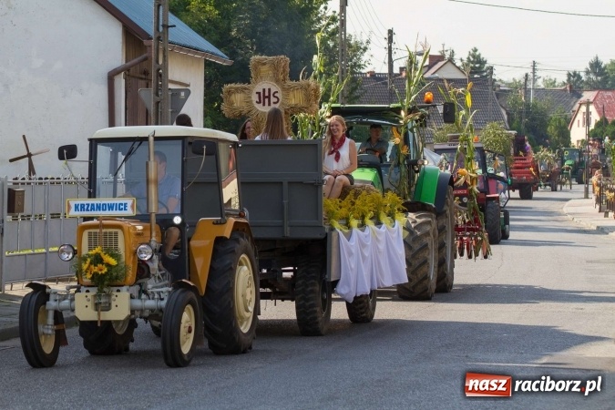 Zdjęcie w galerii na portalu naszraciborz.pl: Dożynki 2016. W Krzanowicach nie odpuścili i dożynki zrobili. W kolorowym korowodzie piękne dziewczęta i drogie maszyny wiadomości z regionu