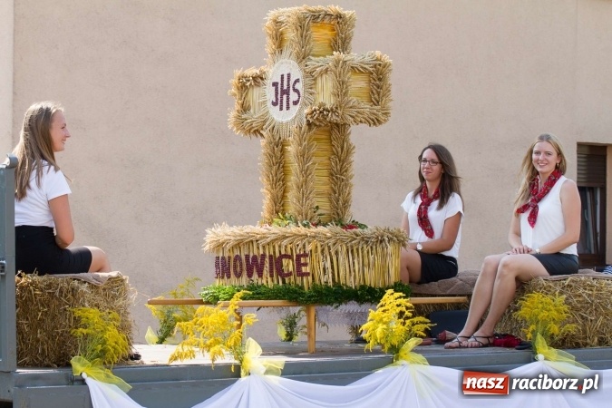 Zdjęcie w galerii na portalu naszraciborz.pl: Dożynki 2016. W Krzanowicach nie odpuścili i dożynki zrobili. W kolorowym korowodzie piękne dziewczęta i drogie maszyny wiadomości z regionu