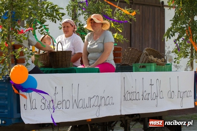 Zdjęcie w galerii na portalu naszraciborz.pl: Dożynki 2016. W Krzanowicach nie odpuścili i dożynki zrobili. W kolorowym korowodzie piękne dziewczęta i drogie maszyny wiadomości z regionu