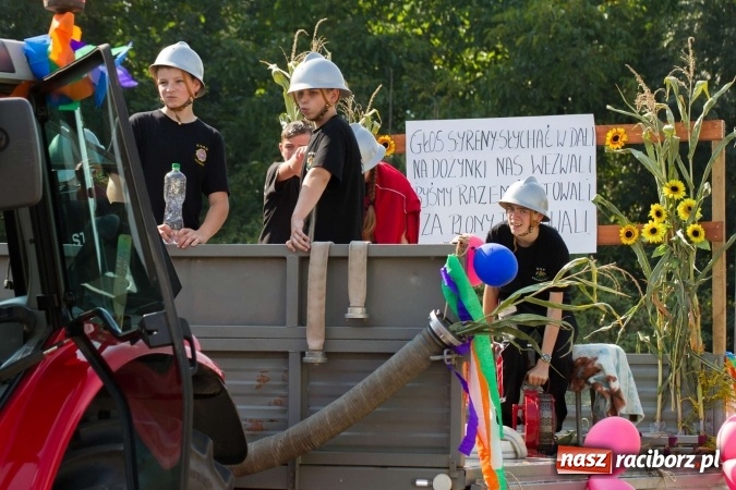 Zdjęcie w galerii na portalu naszraciborz.pl: Dożynki 2016. W Krzanowicach nie odpuścili i dożynki zrobili. W kolorowym korowodzie piękne dziewczęta i drogie maszyny wiadomości z regionu