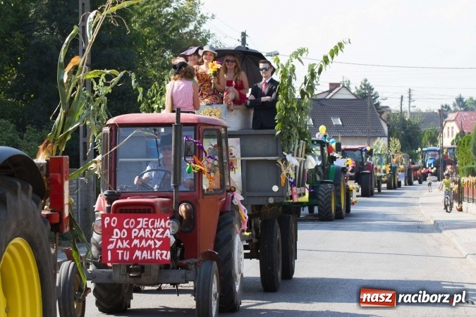 Zdjęcie w galerii na portalu naszraciborz.pl: Dożynki 2016. W Krzanowicach nie odpuścili i dożynki zrobili. W kolorowym korowodzie piękne dziewczęta i drogie maszyny wiadomości z regionu
