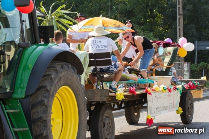 Zdjęcie w galerii na portalu naszraciborz.pl: Dożynki 2016. W Krzanowicach nie odpuścili i dożynki zrobili. W kolorowym korowodzie piękne dziewczęta i drogie maszyny wiadomości z regionu