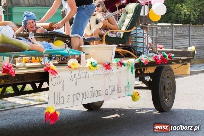 Zdjęcie w galerii na portalu naszraciborz.pl: Dożynki 2016. W Krzanowicach nie odpuścili i dożynki zrobili. W kolorowym korowodzie piękne dziewczęta i drogie maszyny wiadomości z regionu