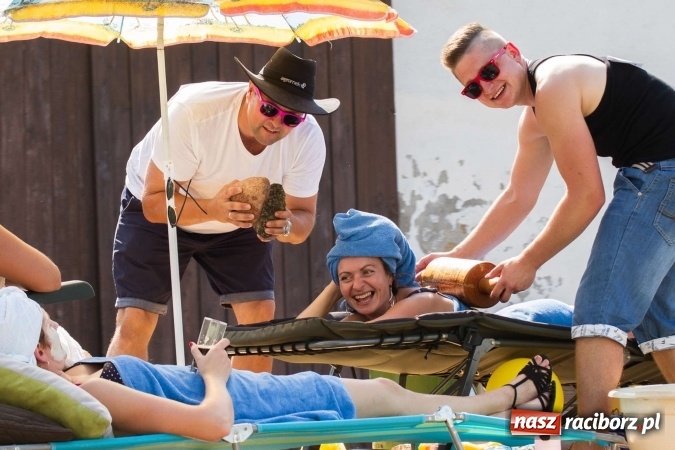 Zdjęcie w galerii na portalu naszraciborz.pl: Dożynki 2016. W Krzanowicach nie odpuścili i dożynki zrobili. W kolorowym korowodzie piękne dziewczęta i drogie maszyny wiadomości z regionu