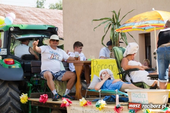 Zdjęcie w galerii na portalu naszraciborz.pl: Dożynki 2016. W Krzanowicach nie odpuścili i dożynki zrobili. W kolorowym korowodzie piękne dziewczęta i drogie maszyny wiadomości z regionu