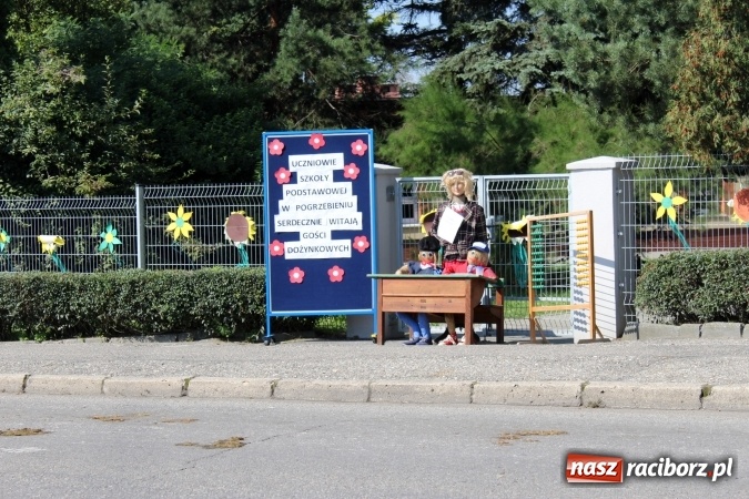 Zdjęcie w galerii na portalu naszraciborz.pl: Dożynki 2016. Korowód gigant w Kornowacu  wiadomości z regionu
