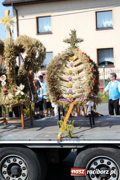 Zdjęcie w galerii na portalu naszraciborz.pl: Dożynki 2016. Korowód gigant w Kornowacu  wiadomości z regionu