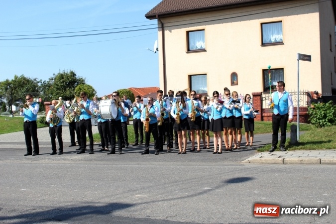 Zdjęcie w galerii na portalu naszraciborz.pl: Dożynki 2016. Korowód gigant w Kornowacu  wiadomości z regionu