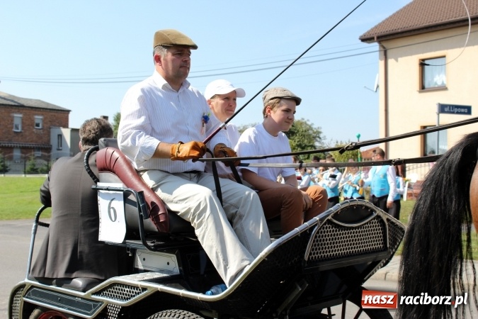 Zdjęcie w galerii na portalu naszraciborz.pl: Dożynki 2016. Korowód gigant w Kornowacu  wiadomości z regionu