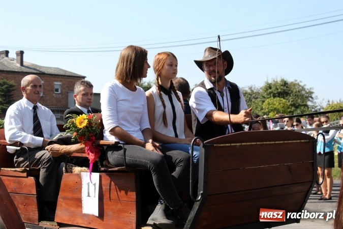 Zdjęcie w galerii na portalu naszraciborz.pl: Dożynki 2016. Korowód gigant w Kornowacu  wiadomości z regionu