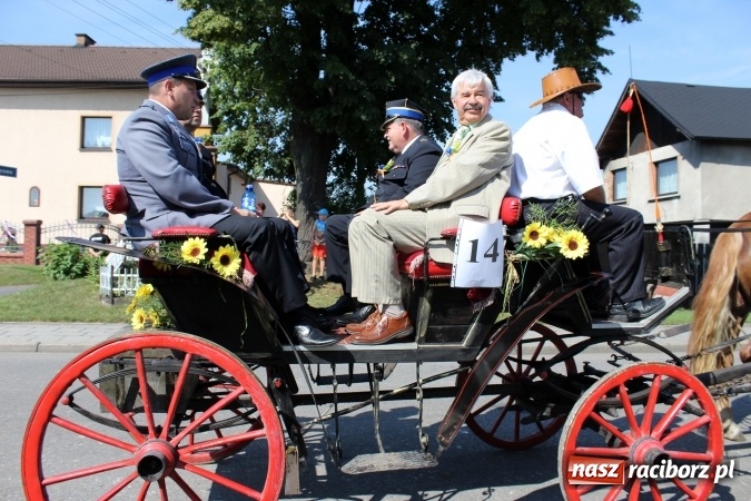 Zdjęcie w galerii na portalu naszraciborz.pl: Dożynki 2016. Korowód gigant w Kornowacu  wiadomości z regionu