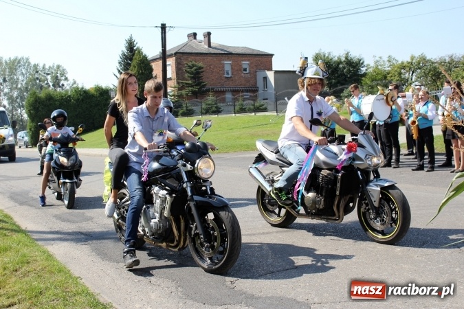 Zdjęcie w galerii na portalu naszraciborz.pl: Dożynki 2016. Korowód gigant w Kornowacu  wiadomości z regionu