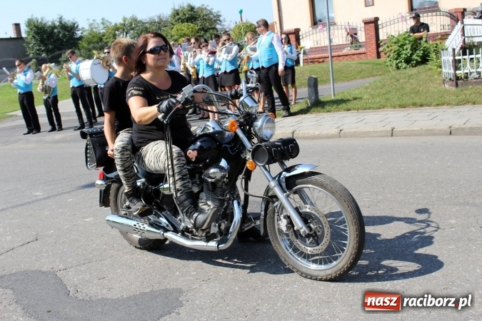 Zdjęcie w galerii na portalu naszraciborz.pl: Dożynki 2016. Korowód gigant w Kornowacu  wiadomości z regionu