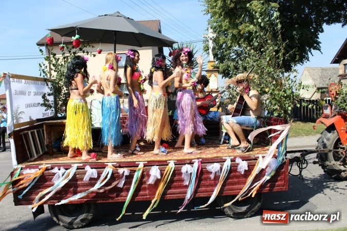 Zdjęcie w galerii na portalu naszraciborz.pl: Dożynki 2016. Korowód gigant w Kornowacu  wiadomości z regionu