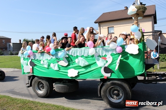 Zdjęcie w galerii na portalu naszraciborz.pl: Dożynki 2016. Korowód gigant w Kornowacu  wiadomości z regionu