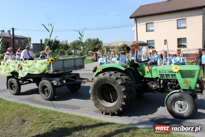 Zdjęcie w galerii na portalu naszraciborz.pl: Dożynki 2016. Korowód gigant w Kornowacu  wiadomości z regionu