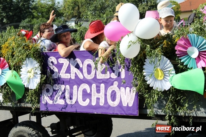 Zdjęcie w galerii na portalu naszraciborz.pl: Dożynki 2016. Korowód gigant w Kornowacu  wiadomości z regionu