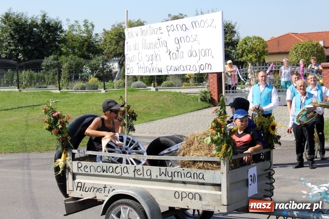Zdjęcie w galerii na portalu naszraciborz.pl: Dożynki 2016. Korowód gigant w Kornowacu  wiadomości z regionu
