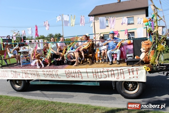 Zdjęcie w galerii na portalu naszraciborz.pl: Dożynki 2016. Korowód gigant w Kornowacu  wiadomości z regionu