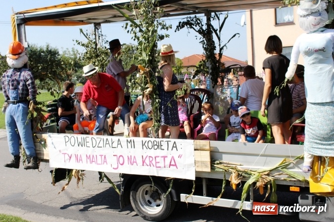 Zdjęcie w galerii na portalu naszraciborz.pl: Dożynki 2016. Korowód gigant w Kornowacu  wiadomości z regionu