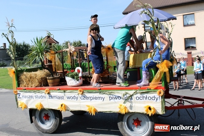 Zdjęcie w galerii na portalu naszraciborz.pl: Dożynki 2016. Korowód gigant w Kornowacu  wiadomości z regionu