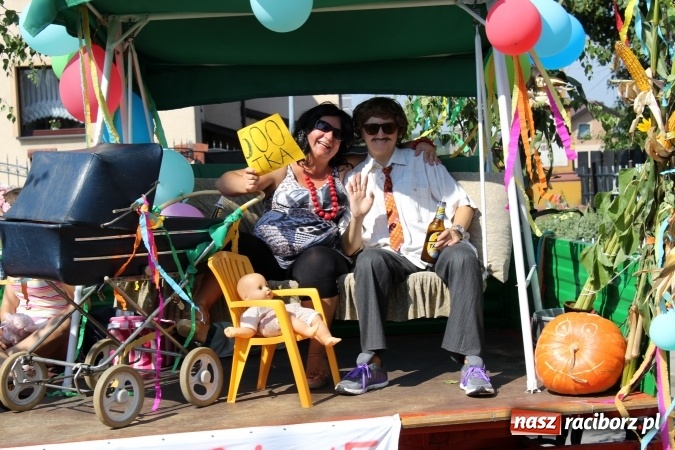 Zdjęcie w galerii na portalu naszraciborz.pl: Dożynki 2016. Korowód gigant w Kornowacu  wiadomości z regionu