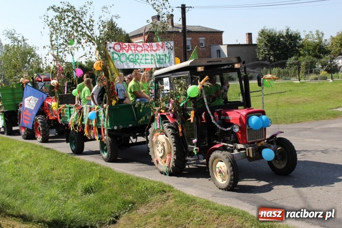 Zdjęcie w galerii na portalu naszraciborz.pl: Dożynki 2016. Korowód gigant w Kornowacu  wiadomości z regionu