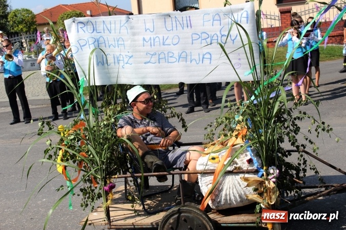 Zdjęcie w galerii na portalu naszraciborz.pl: Dożynki 2016. Korowód gigant w Kornowacu  wiadomości z regionu