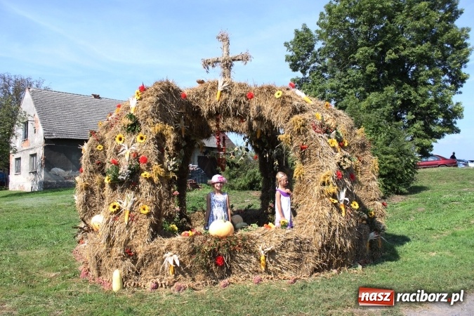 Zdjęcie w galerii na portalu naszraciborz.pl: Dożynki 2016. Korowód gigant w Kornowacu  wiadomości z regionu