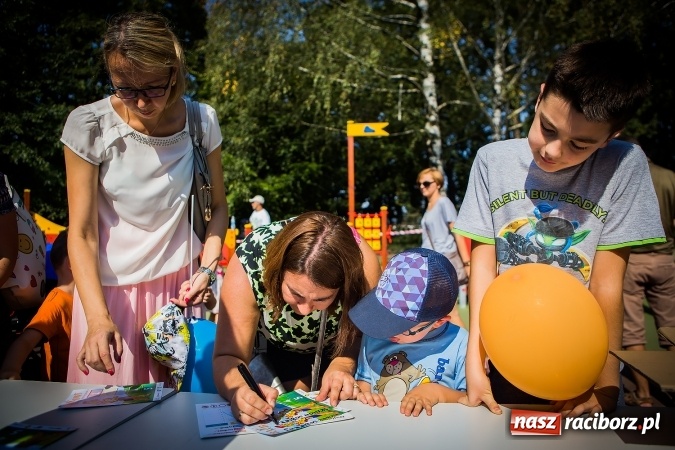 Zdjęcie w galerii na portalu naszraciborz.pl: IV Bajkowy Park. Zapełniliśmy bulwary z plażą. Dziękujemy serdecznie za wspólną zabawę wiadomości z regionu