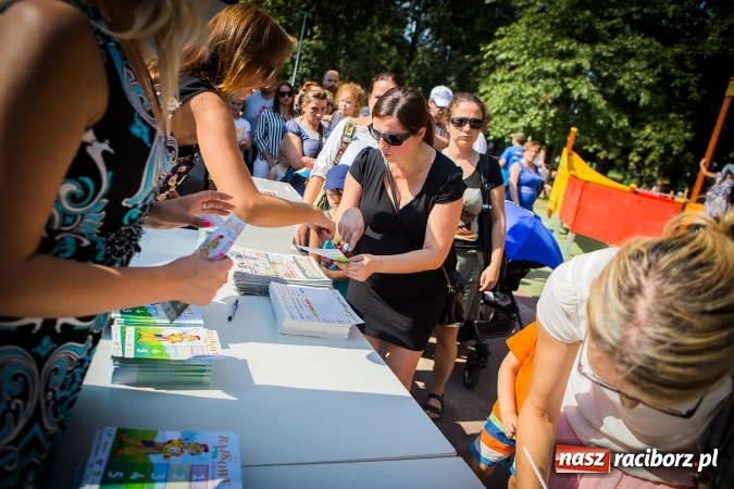 Zdjęcie w galerii na portalu naszraciborz.pl: IV Bajkowy Park. Zapełniliśmy bulwary z plażą. Dziękujemy serdecznie za wspólną zabawę wiadomości z regionu