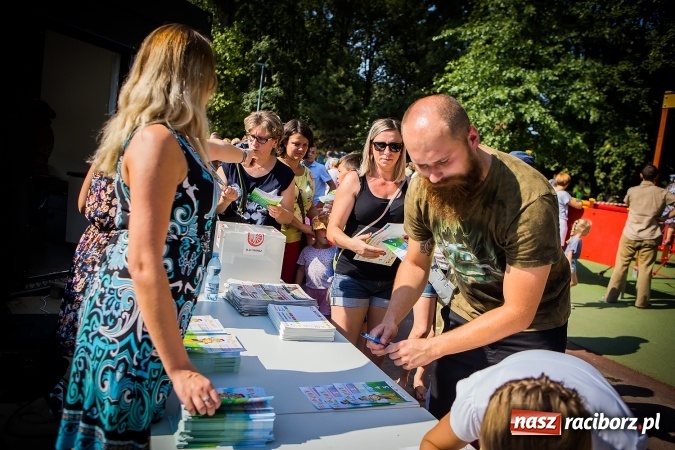 Zdjęcie w galerii na portalu naszraciborz.pl: IV Bajkowy Park. Zapełniliśmy bulwary z plażą. Dziękujemy serdecznie za wspólną zabawę wiadomości z regionu