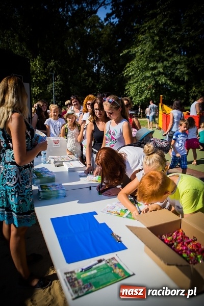 Zdjęcie w galerii na portalu naszraciborz.pl: IV Bajkowy Park. Zapełniliśmy bulwary z plażą. Dziękujemy serdecznie za wspólną zabawę wiadomości z regionu