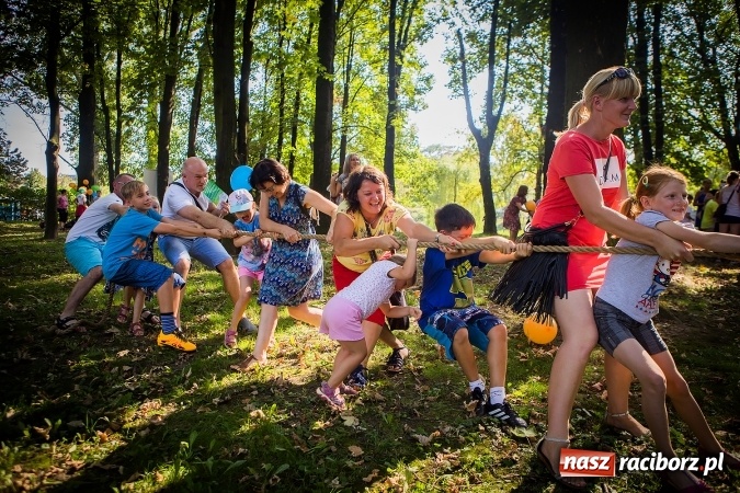 Zdjęcie w galerii na portalu naszraciborz.pl: IV Bajkowy Park. Zapełniliśmy bulwary z plażą. Dziękujemy serdecznie za wspólną zabawę wiadomości z regionu