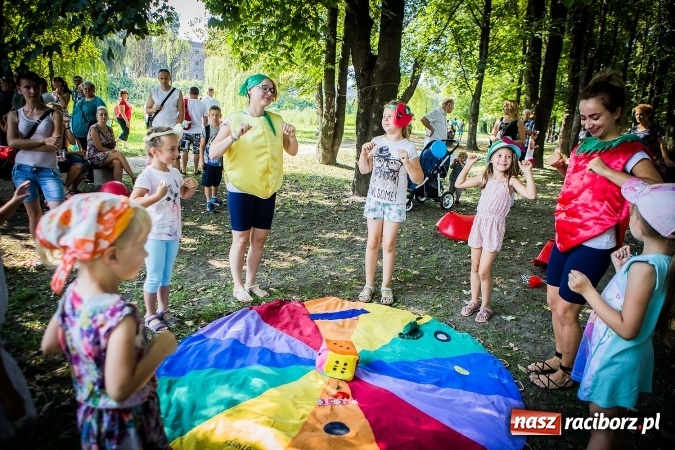 Zdjęcie w galerii na portalu naszraciborz.pl: IV Bajkowy Park. Zapełniliśmy bulwary z plażą. Dziękujemy serdecznie za wspólną zabawę wiadomości z regionu