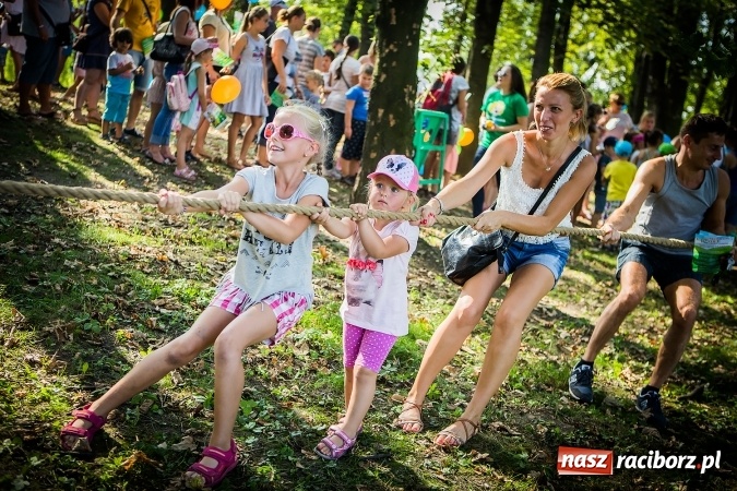 Zdjęcie w galerii na portalu naszraciborz.pl: IV Bajkowy Park. Zapełniliśmy bulwary z plażą. Dziękujemy serdecznie za wspólną zabawę wiadomości z regionu