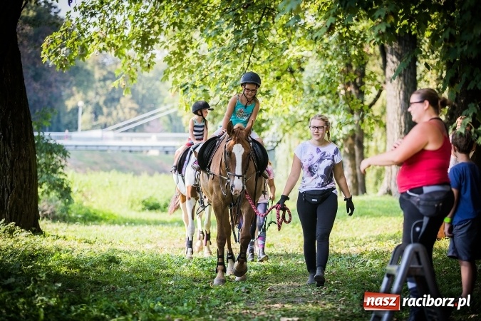 Zdjęcie w galerii na portalu naszraciborz.pl: IV Bajkowy Park. Zapełniliśmy bulwary z plażą. Dziękujemy serdecznie za wspólną zabawę wiadomości z regionu