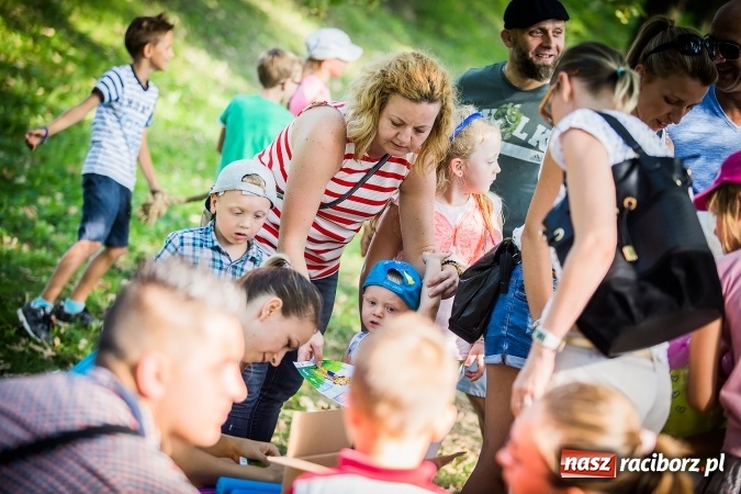 Zdjęcie w galerii na portalu naszraciborz.pl: IV Bajkowy Park. Zapełniliśmy bulwary z plażą. Dziękujemy serdecznie za wspólną zabawę wiadomości z regionu