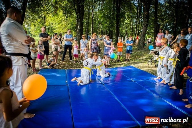 Zdjęcie w galerii na portalu naszraciborz.pl: IV Bajkowy Park. Zapełniliśmy bulwary z plażą. Dziękujemy serdecznie za wspólną zabawę wiadomości z regionu