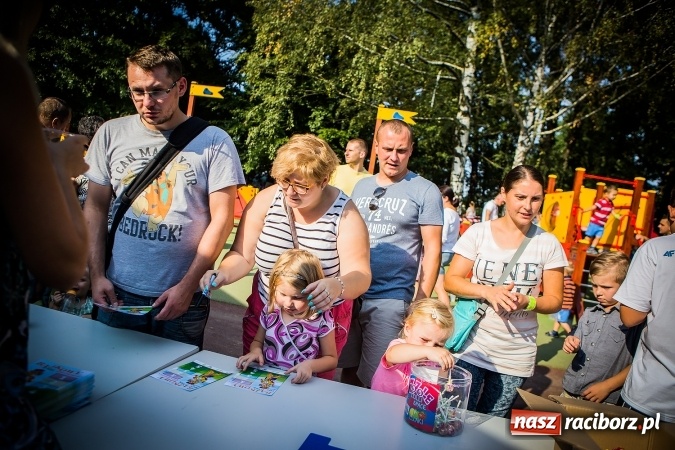 Zdjęcie w galerii na portalu naszraciborz.pl: IV Bajkowy Park. Zapełniliśmy bulwary z plażą. Dziękujemy serdecznie za wspólną zabawę wiadomości z regionu