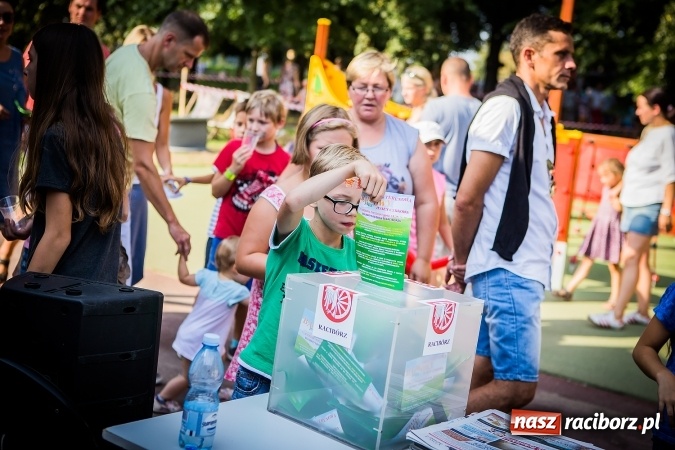 Zdjęcie w galerii na portalu naszraciborz.pl: IV Bajkowy Park. Zapełniliśmy bulwary z plażą. Dziękujemy serdecznie za wspólną zabawę wiadomości z regionu