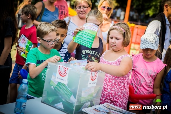 Zdjęcie w galerii na portalu naszraciborz.pl: IV Bajkowy Park. Zapełniliśmy bulwary z plażą. Dziękujemy serdecznie za wspólną zabawę wiadomości z regionu