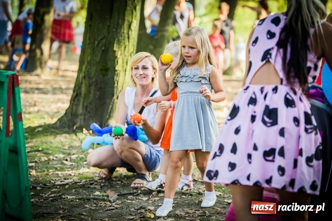 Zdjęcie w galerii na portalu naszraciborz.pl: IV Bajkowy Park. Zapełniliśmy bulwary z plażą. Dziękujemy serdecznie za wspólną zabawę wiadomości z regionu