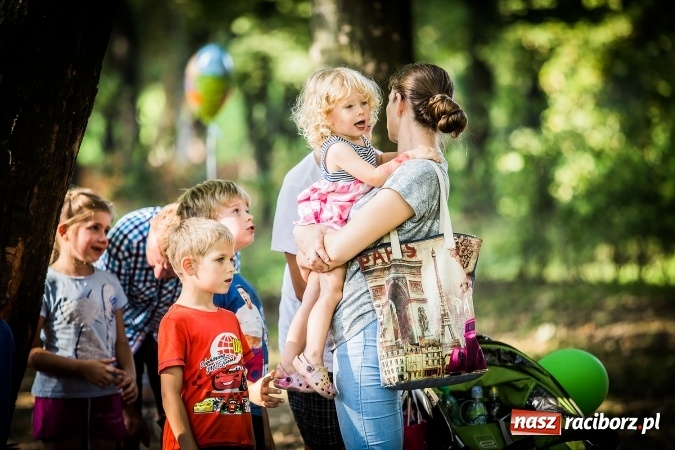 Zdjęcie w galerii na portalu naszraciborz.pl: IV Bajkowy Park. Zapełniliśmy bulwary z plażą. Dziękujemy serdecznie za wspólną zabawę wiadomości z regionu