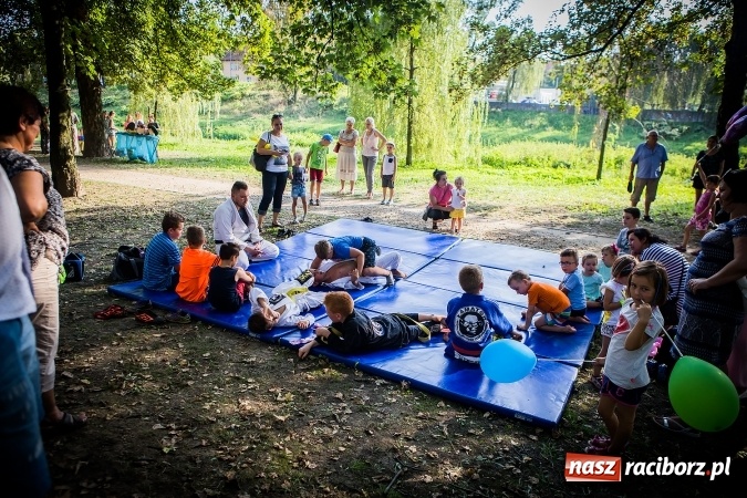 Zdjęcie w galerii na portalu naszraciborz.pl: IV Bajkowy Park. Zapełniliśmy bulwary z plażą. Dziękujemy serdecznie za wspólną zabawę wiadomości z regionu
