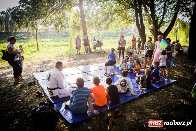 Zdjęcie w galerii na portalu naszraciborz.pl: IV Bajkowy Park. Zapełniliśmy bulwary z plażą. Dziękujemy serdecznie za wspólną zabawę wiadomości z regionu