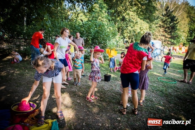 Zdjęcie w galerii na portalu naszraciborz.pl: IV Bajkowy Park. Zapełniliśmy bulwary z plażą. Dziękujemy serdecznie za wspólną zabawę wiadomości z regionu